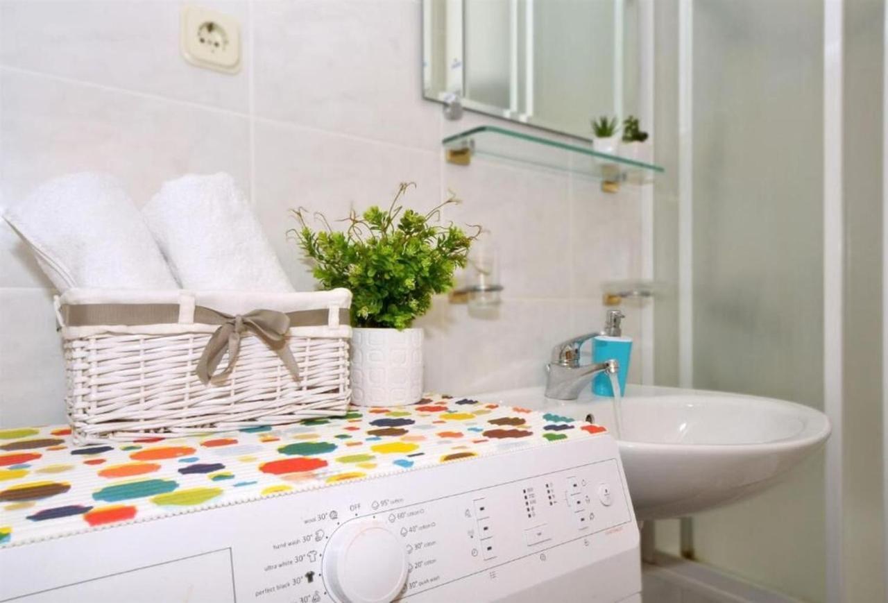 Apartments Sandy Рогозниця Екстер'єр фото