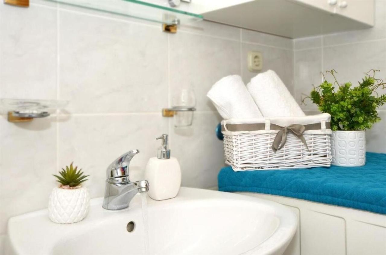 Apartments Sandy Рогозниця Екстер'єр фото