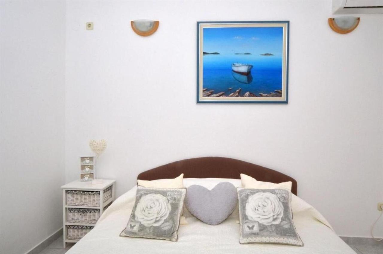 Apartments Sandy Рогозниця Екстер'єр фото