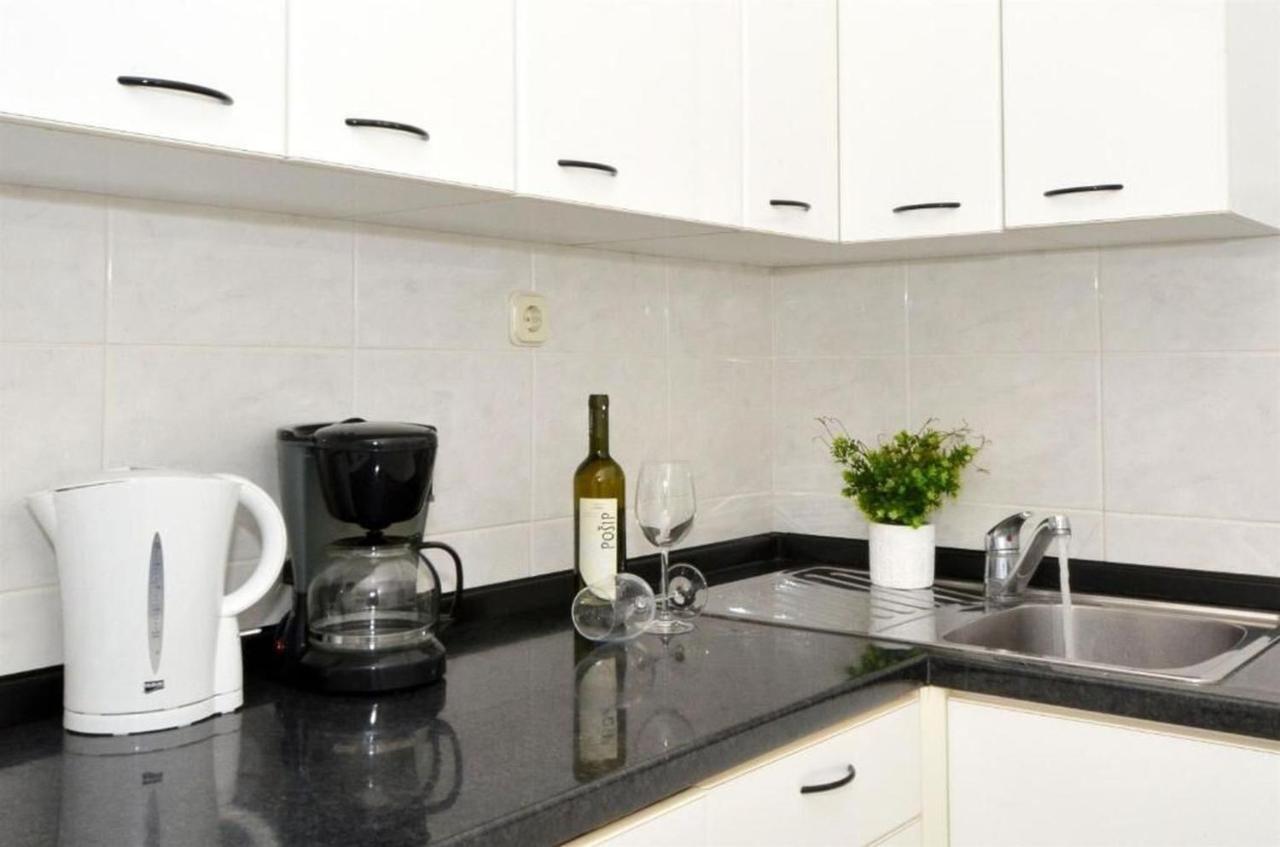 Apartments Sandy Рогозниця Екстер'єр фото