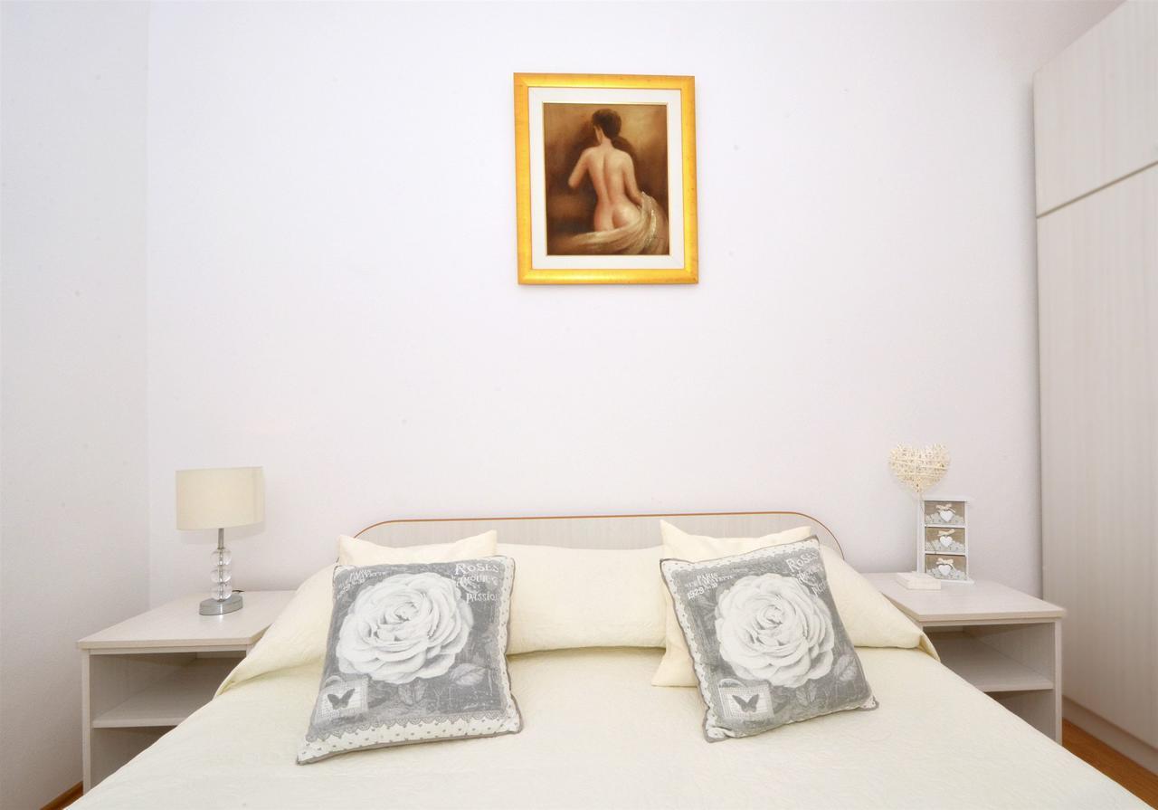 Apartments Sandy Рогозниця Екстер'єр фото
