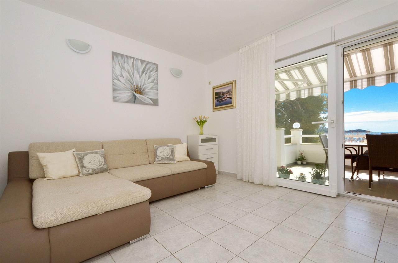 Apartments Sandy Рогозниця Екстер'єр фото